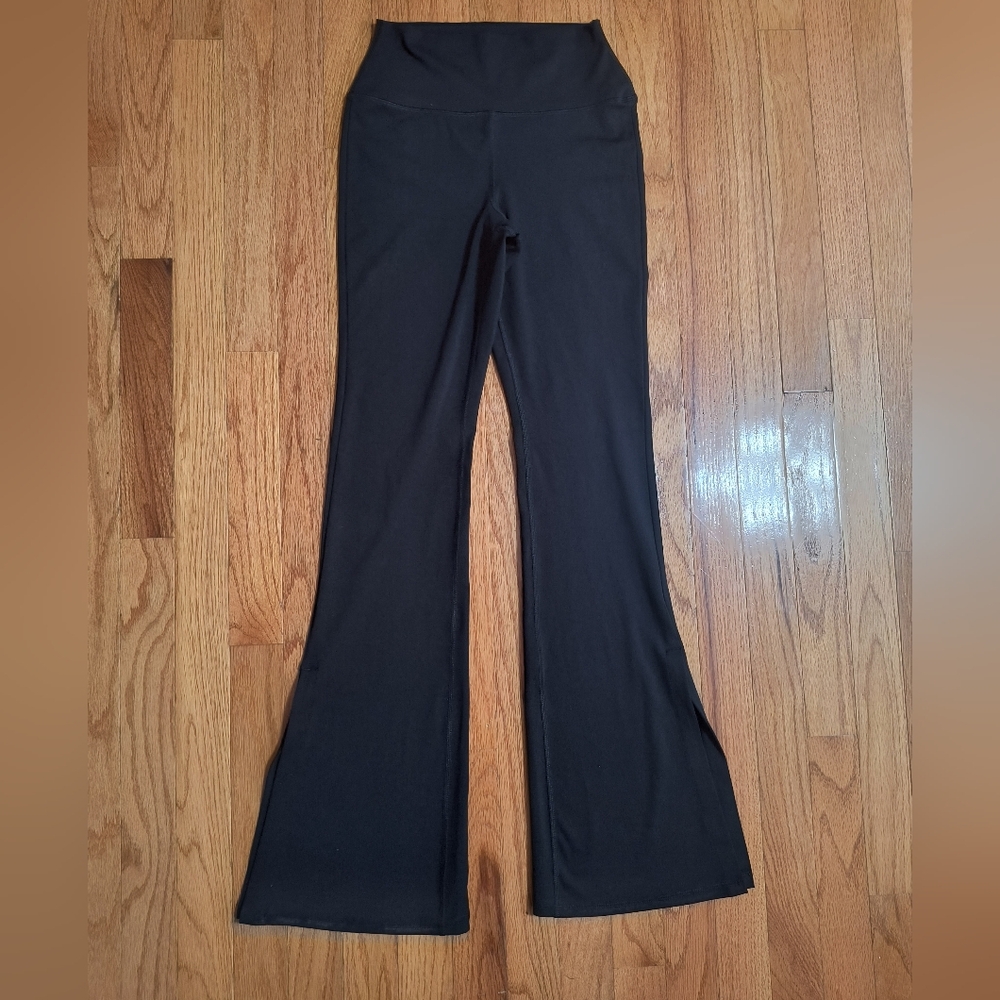 3/$10⭐ Yogalicious LUX Chelsea Side Slit Flare, Women's Small, Black